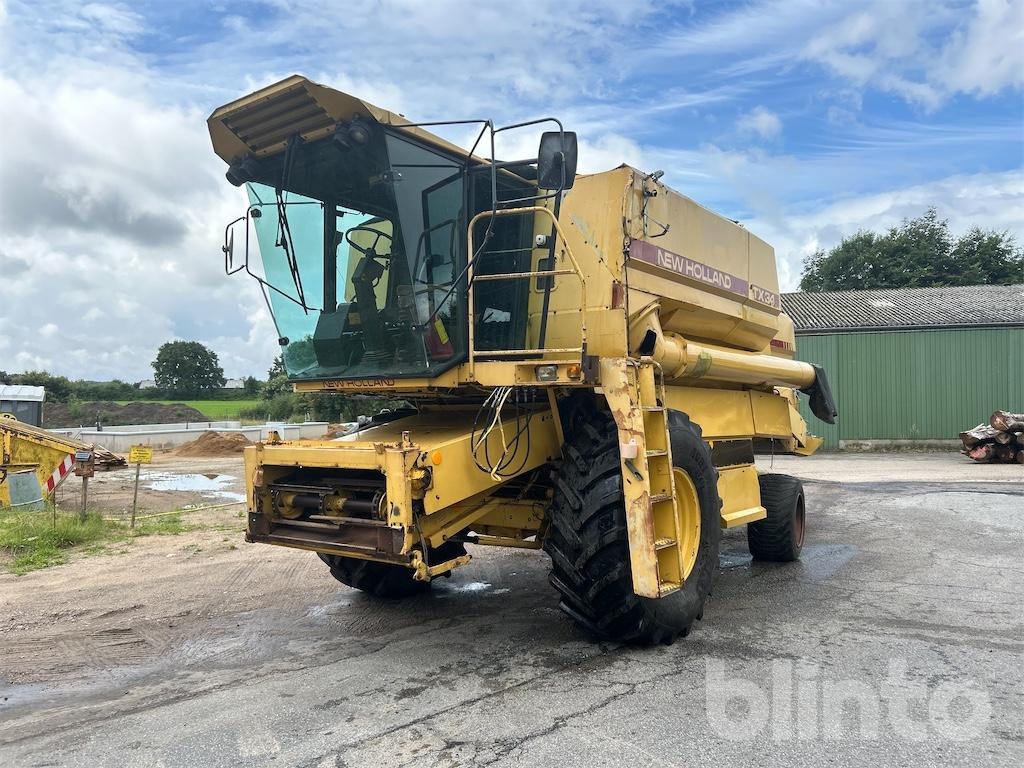 New Holland TX34 (1990) - Зерноуборочный комбайн: фото 1 New Holland TX34 (1990) - Зерноуборочный комбайн: фото 1