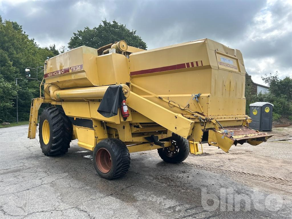 New Holland TX34 (1990) - Зерноуборочный комбайн: фото 4 New Holland TX34 (1990) - Зерноуборочный комбайн: фото 4