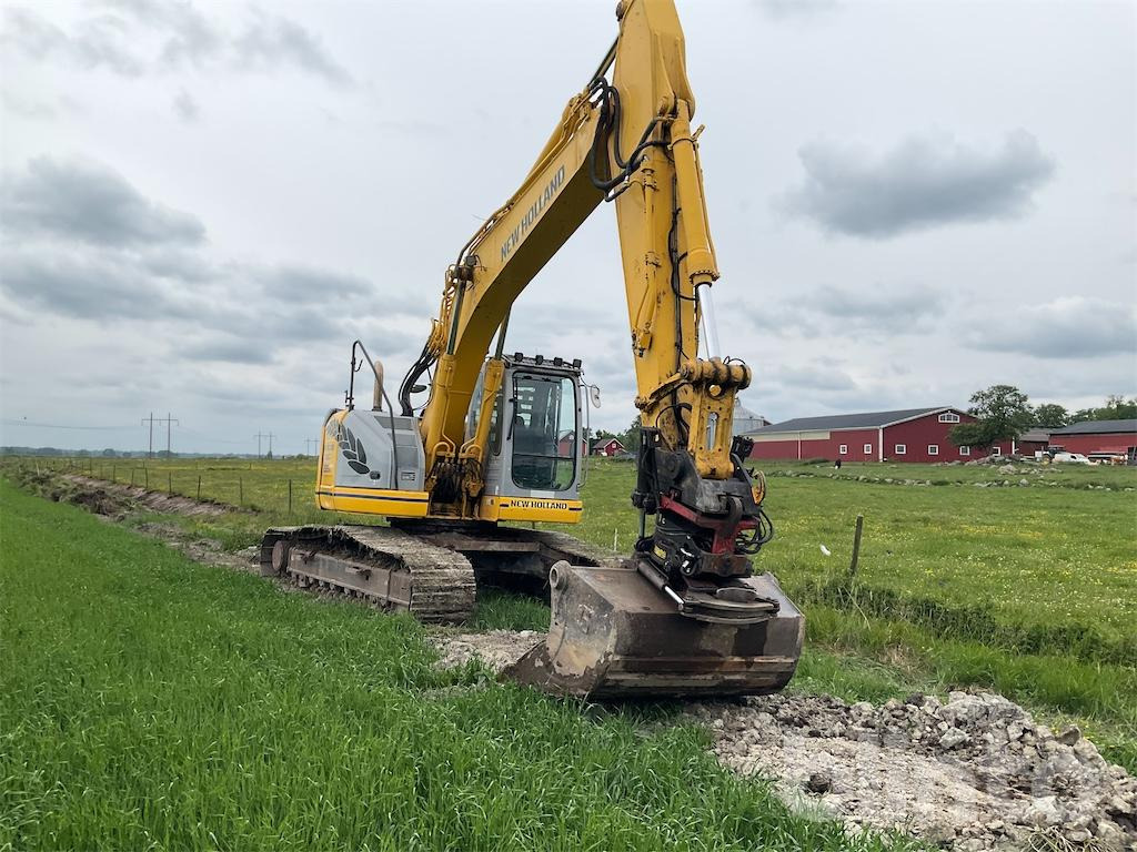 New Holland kobelco E235 B se - Гусеничный экскаватор: фото 4 New Holland kobelco E235 B se - Гусеничный экскаватор: фото 4