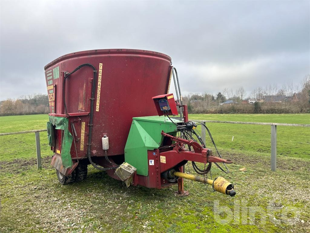 Strautmann Verti-Mix 1251 (2017) - Кормораздатчик: фото 2 Strautmann Verti-Mix 1251 (2017) - Кормораздатчик: фото 2