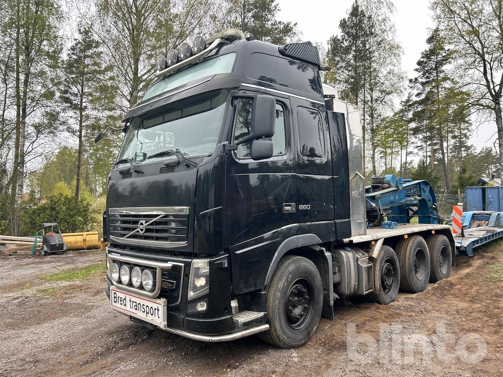 Dragbil / VOLVO FH16 660 med 5:e axel och maskinsläp / Säljes som ekipage - Тягач, Полуприцеп-автовоз: фото 2 Dragbil / VOLVO FH16 660 med 5:e axel och maskinsläp / Säljes som ekipage - Тягач, Полуприцеп-автовоз: фото 2