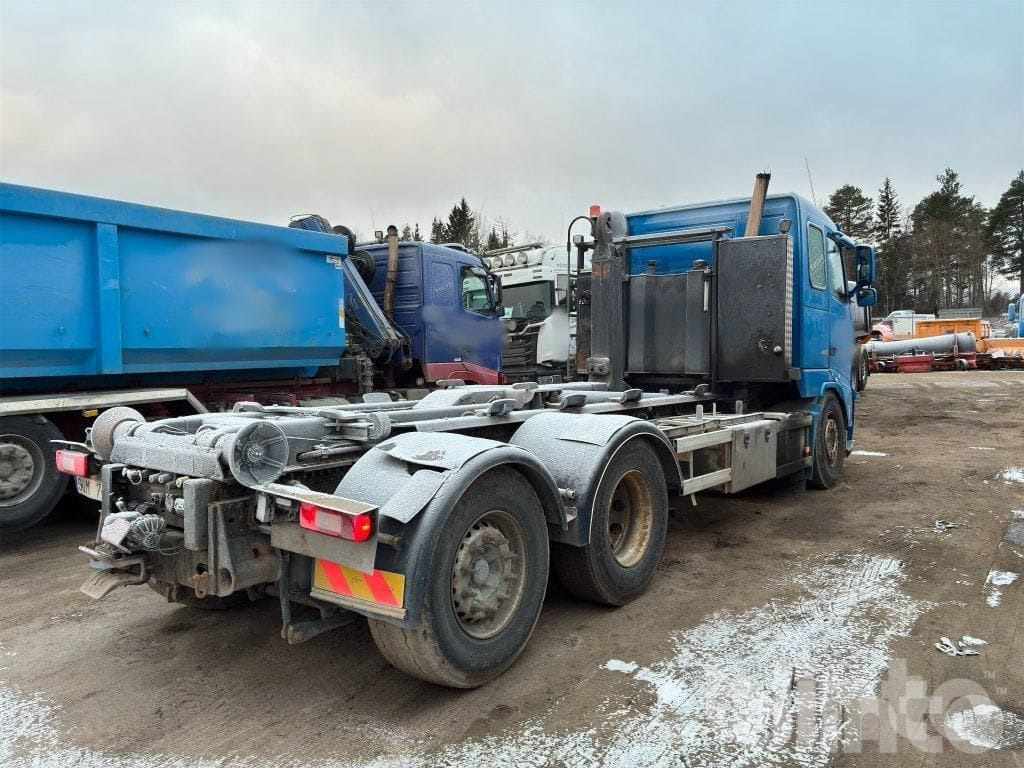 VOLVO FH 420 6*2 - Крюковой мультилифт: фото 4 VOLVO FH 420 6*2 - Крюковой мультилифт: фото 4
