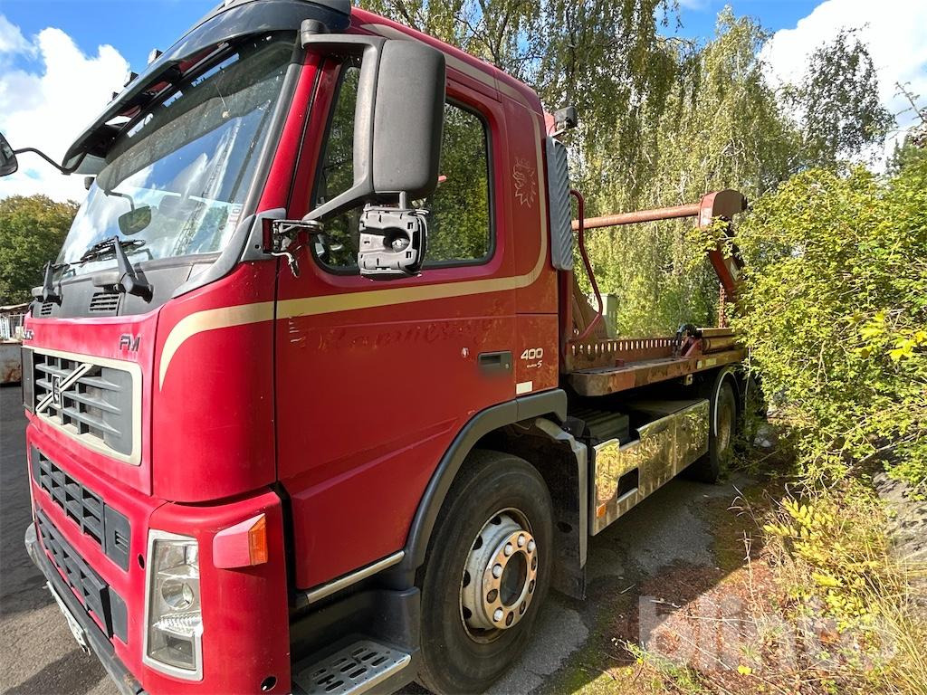 VOLVO FM 400 6*2 - Грузовик-контейнеровоз/ Сменный кузов: фото 2 VOLVO FM 400 6*2 - Грузовик-контейнеровоз/ Сменный кузов: фото 2