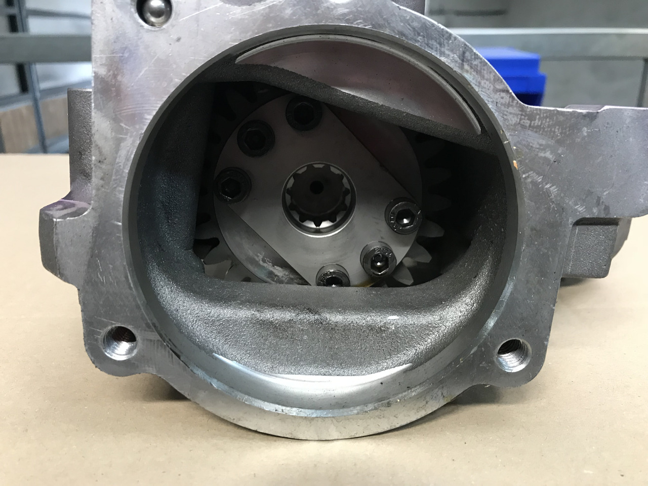 CARCASSA RIDUTTORE ASSEMBLAGGIO POMPA CARBURANTE ALTA PRESSIONE MAN 51385075020 - Топливный насос для Грузовиков: фото 4 CARCASSA RIDUTTORE ASSEMBLAGGIO POMPA CARBURANTE ALTA PRESSIONE MAN 51385075020 - Топливный насос для Грузовиков: фото 4