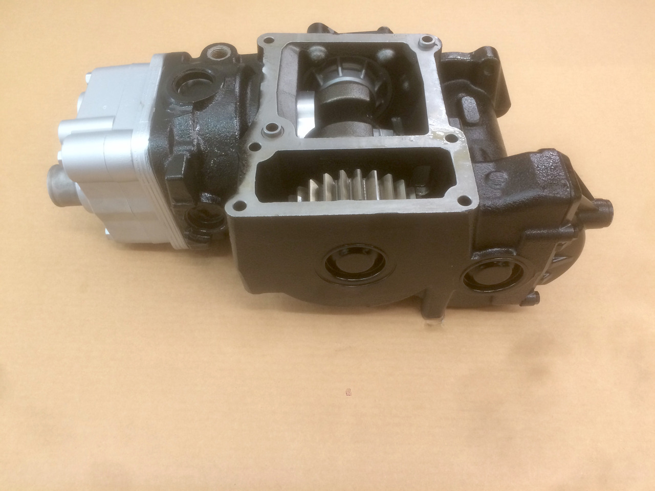 COMPRESSORE ARIA MONOCILINDRICO CON PRESA DI FORZA MAN / KNORR - Воздушный компрессор: фото 2 COMPRESSORE ARIA MONOCILINDRICO CON PRESA DI FORZA MAN / KNORR - Воздушный компрессор: фото 2