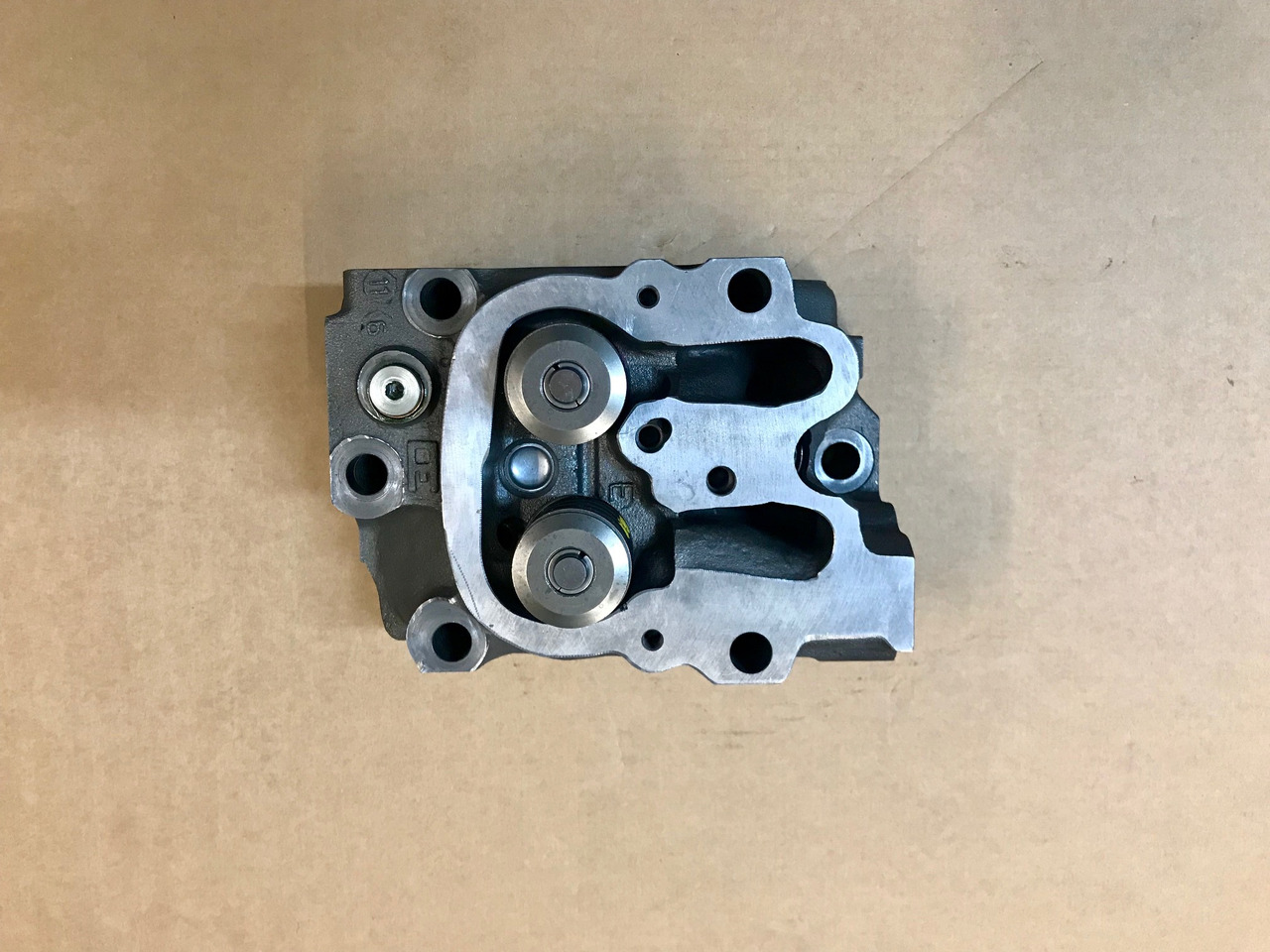 TESTATA MAN D28 - 2 VALVOLE PER CILINDRO - RIF. MAN 51031016773 / 51031016774 - Головка блока: фото 1 TESTATA MAN D28 - 2 VALVOLE PER CILINDRO - RIF. MAN 51031016773 / 51031016774 - Головка блока: фото 1