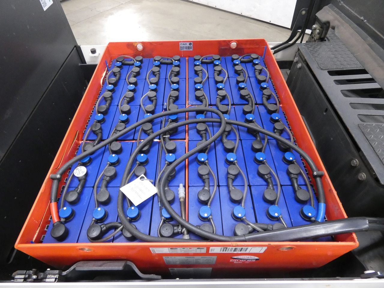 Linde P250 - Складской тягач: фото 4 Linde P250 - Складской тягач: фото 4