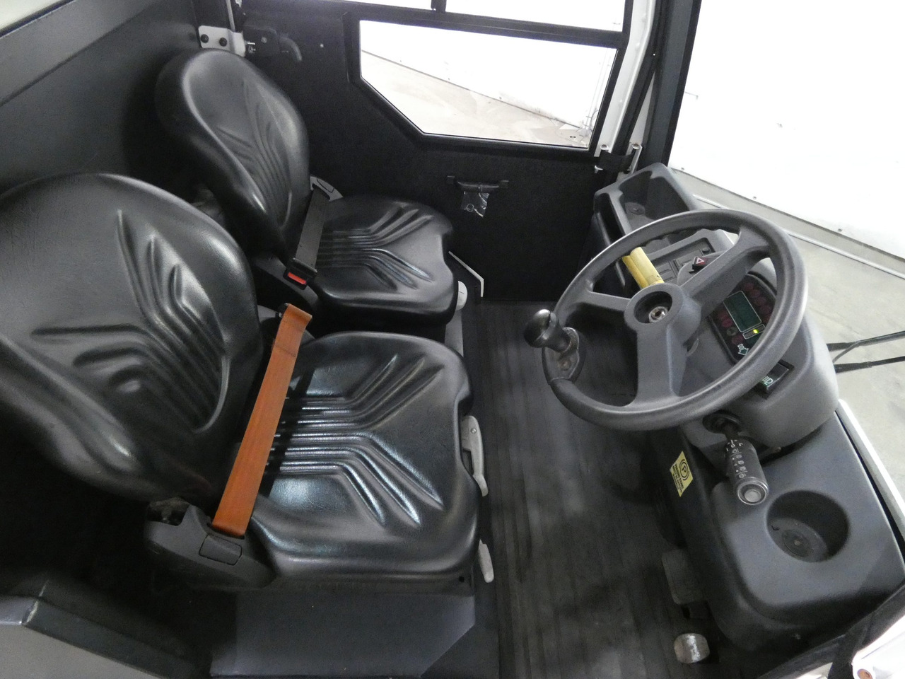 Linde P250 - Складской тягач: фото 3 Linde P250 - Складской тягач: фото 3