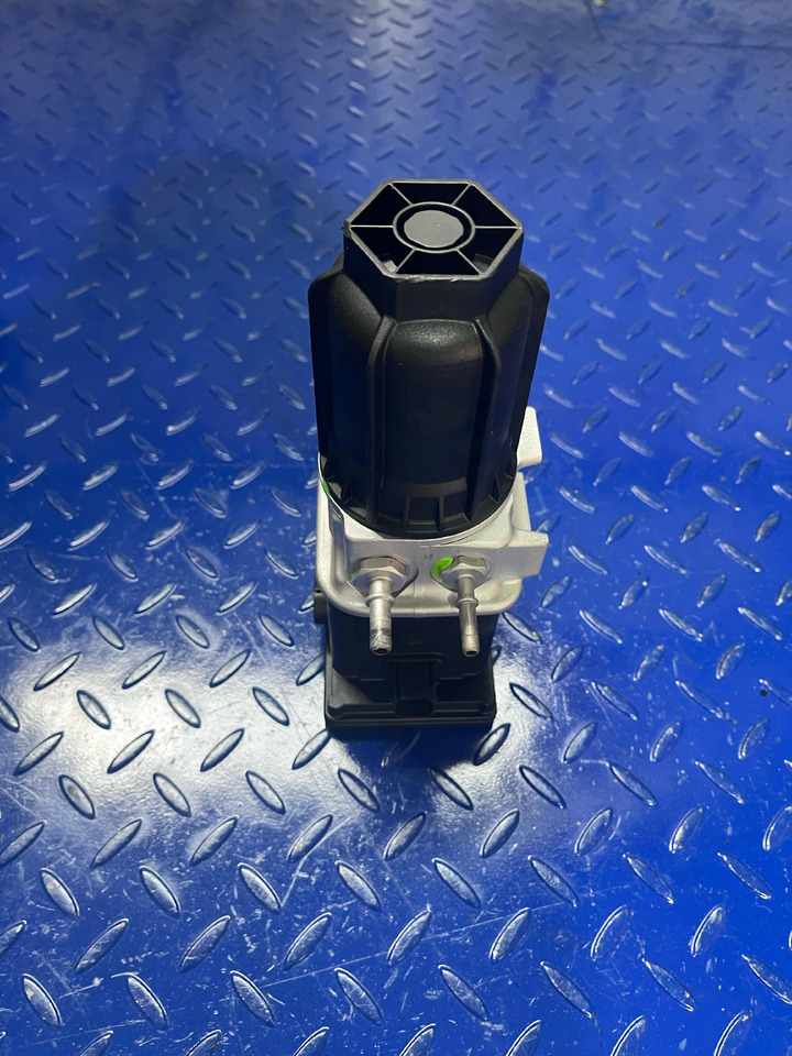 Mercedes Benz Actros MP4 Adblue Pump Euro 6 - Глушитель/ Выхлопная система для Грузовиков: фото 1 Mercedes Benz Actros MP4 Adblue Pump Euro 6 - Глушитель/ Выхлопная система для Грузовиков: фото 1