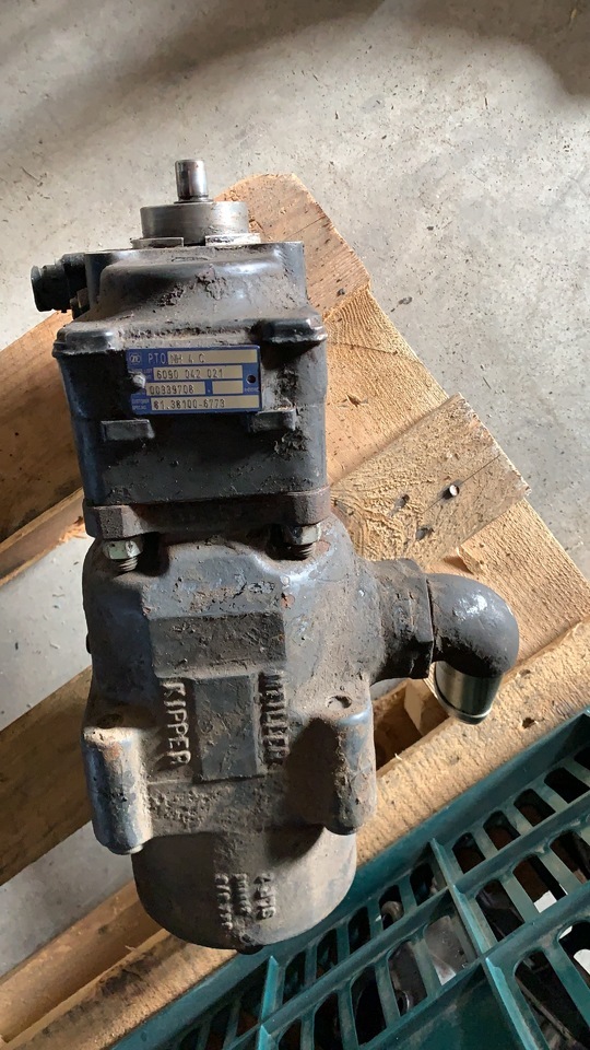 ZF PTO NH 4 C 6090042021 - Гидравлический насос для Грузовиков: фото 1 ZF PTO NH 4 C 6090042021 - Гидравлический насос для Грузовиков: фото 1