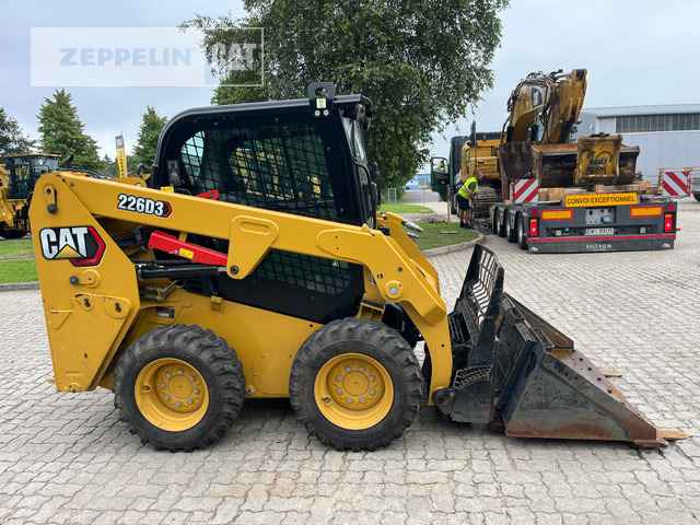Cat 226D - Мини-погрузчик с бортовым поворотом: фото 2 Cat 226D - Мини-погрузчик с бортовым поворотом: фото 2