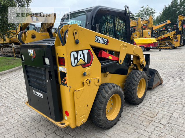 Cat 226D - Мини-погрузчик с бортовым поворотом: фото 3 Cat 226D - Мини-погрузчик с бортовым поворотом: фото 3