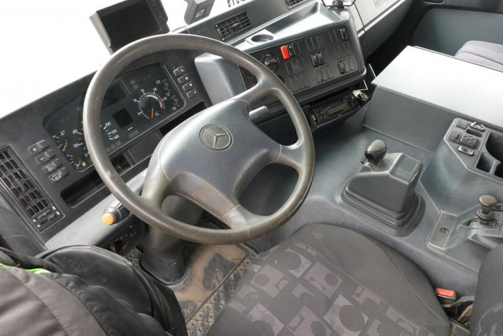 MERCEDES-BENZ Actros 3235 B 8x4 Betonmischer Stetter 9m³ -Deutsch - Грузовик: фото 5 MERCEDES-BENZ Actros 3235 B 8x4 Betonmischer Stetter 9m³ -Deutsch - Грузовик: фото 5