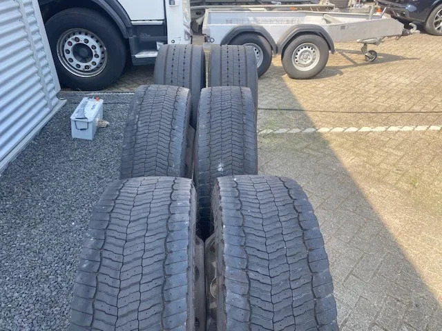 Michelin 355/50x22,5 - 2 stuks en 295/60x22,5 - 4 stuks - Шина для Грузовиков: фото 4 Michelin 355/50x22,5 - 2 stuks en 295/60x22,5 - 4 stuks - Шина для Грузовиков: фото 4