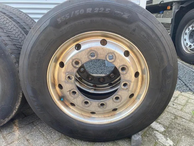 Michelin 355/50x22,5 - 2 stuks en 295/60x22,5 - 4 stuks - Шина для Грузовиков: фото 1 Michelin 355/50x22,5 - 2 stuks en 295/60x22,5 - 4 stuks - Шина для Грузовиков: фото 1