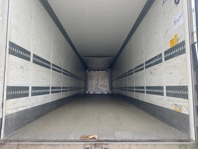Schmitz Cargobull sko koelvries met carrier vector motor, saf assen disc brakes, 2 x lift , tuv gultig - Полуприцеп-рефрижератор: фото 5 Schmitz Cargobull sko koelvries met carrier vector motor, saf assen disc brakes, 2 x lift , tuv gultig - Полуприцеп-рефрижератор: фото 5