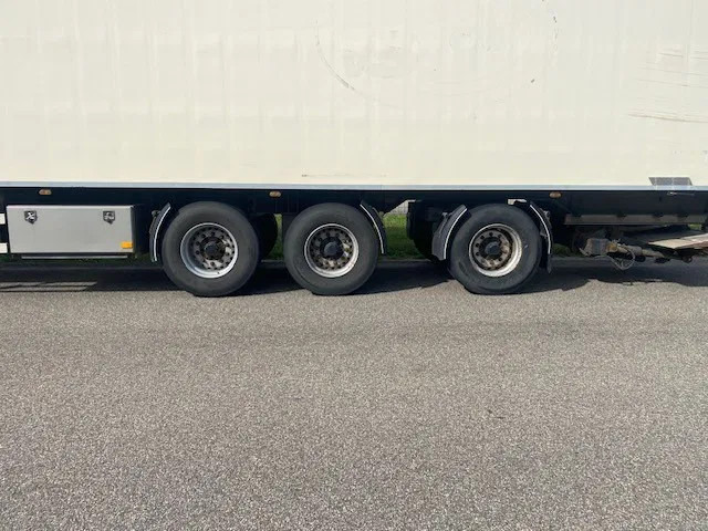 Van Eck koelvries 3 asser stuuras,met carrier vector koelmotor, apk gekeurd - Полуприцеп-рефрижератор: фото 5 Van Eck koelvries 3 asser stuuras,met carrier vector koelmotor, apk gekeurd - Полуприцеп-рефрижератор: фото 5