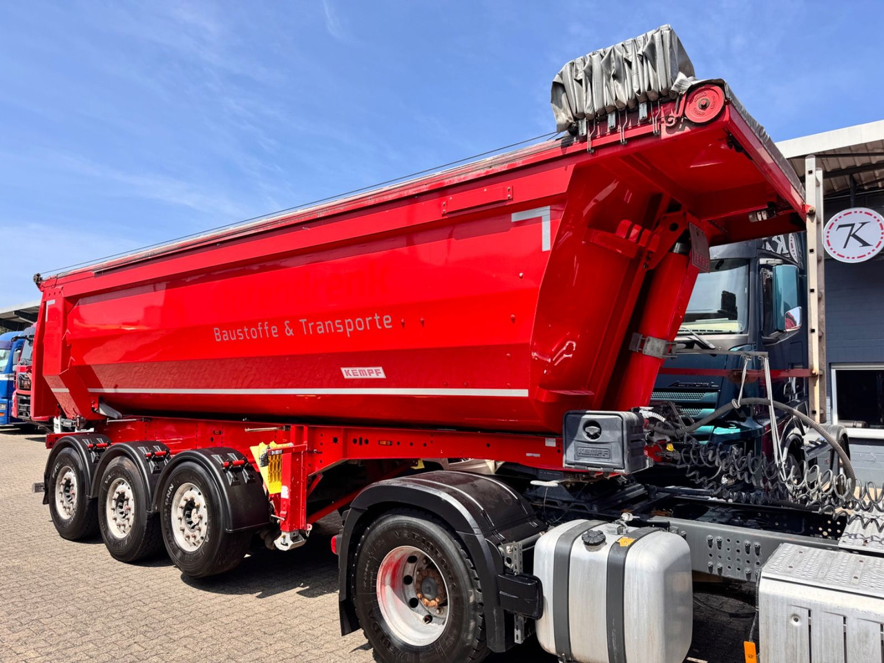 Kempf SKM 35/3 Alu Mulde ca.28m³ el. Verdeck 5.020Kg - Самосвальный полуприцеп: фото 1 Kempf SKM 35/3 Alu Mulde ca.28m³ el. Verdeck 5.020Kg - Самосвальный полуприцеп: фото 1