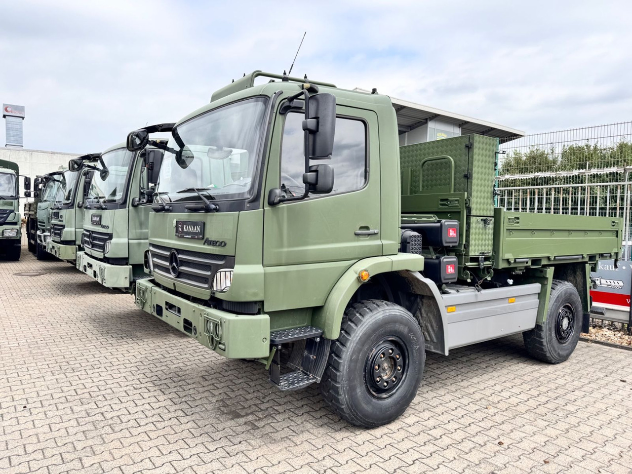 Mercedes-Benz 1018 Atego 4x4 Allrad Camper Expedition - Грузовик-контейнеровоз/ Сменный кузов: фото 1 Mercedes-Benz 1018 Atego 4x4 Allrad Camper Expedition - Грузовик-контейнеровоз/ Сменный кузов: фото 1