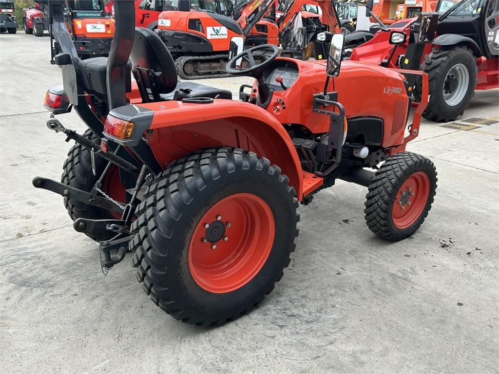 Kubota L1-382 (7325)  - Коммунальный трактор: фото 4 Kubota L1-382 (7325)  - Коммунальный трактор: фото 4