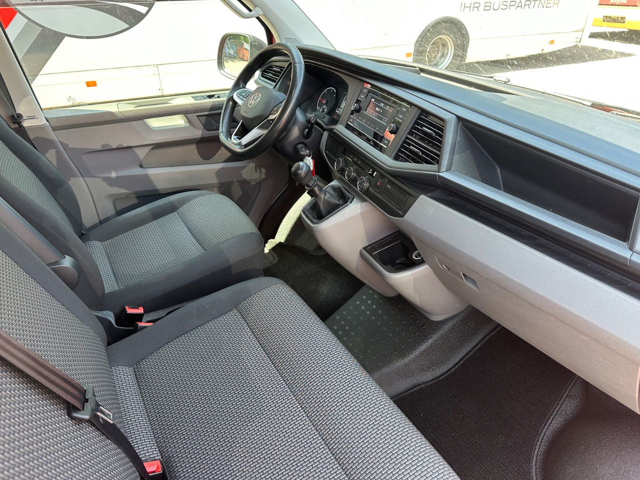 Volkswagen T6 Kombi (PDC Hi*ACC*StandHz*9 Sitzer*AC) - Пассажирский фургон: фото 5 Volkswagen T6 Kombi (PDC Hi*ACC*StandHz*9 Sitzer*AC) - Пассажирский фургон: фото 5